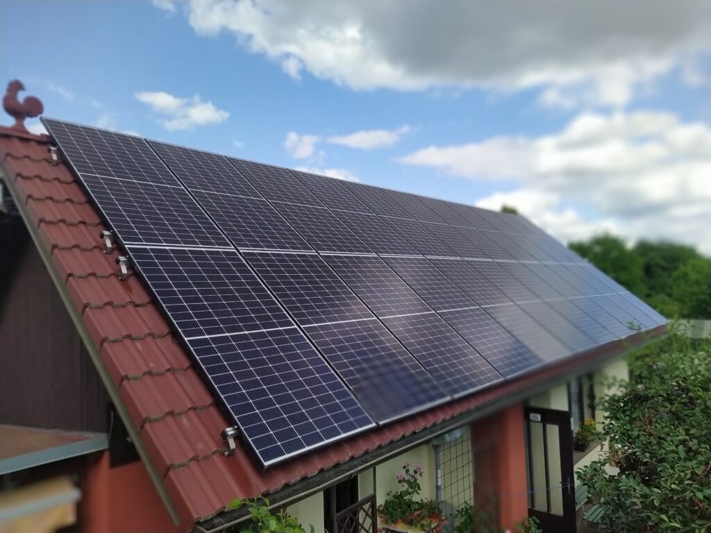 instalace fotovoltaiky na zahradní domek